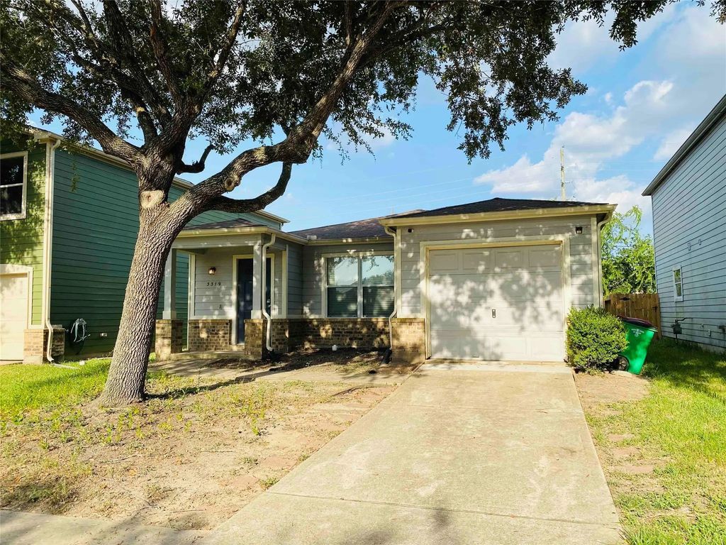 3319 Becker Glen Street, Fresno