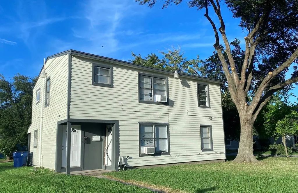 1138 4th Avenue N 1140, Texas City