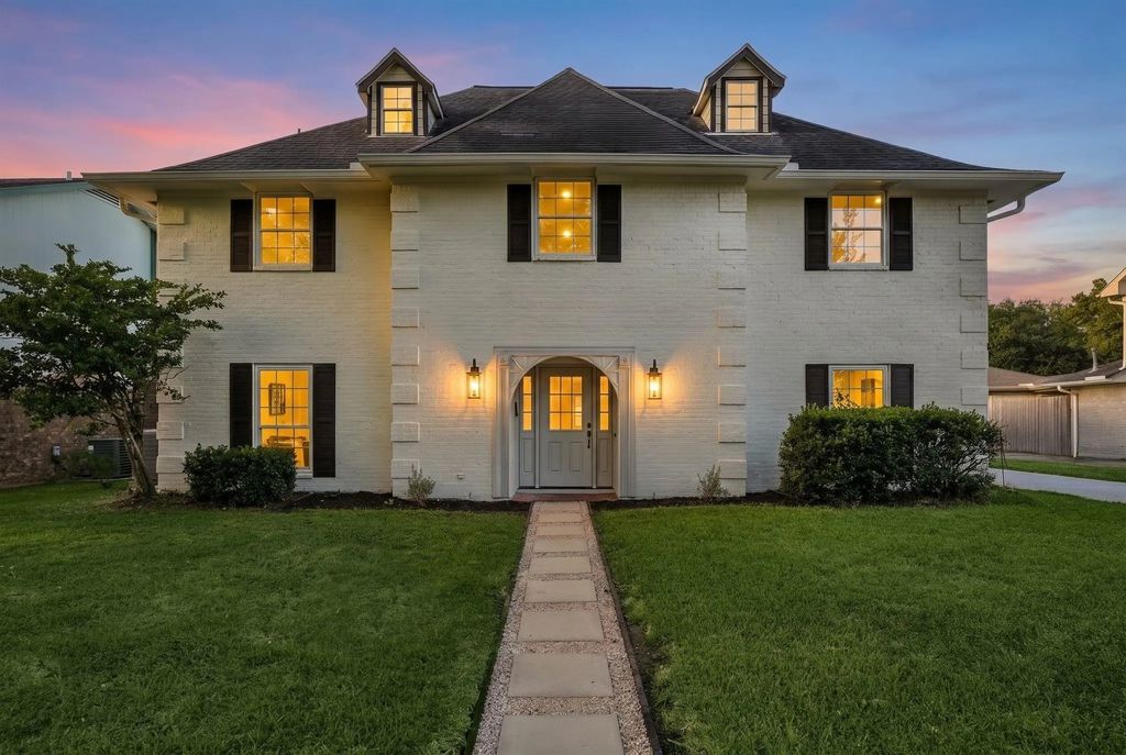 5030 Bayou Vista Drive, Houston