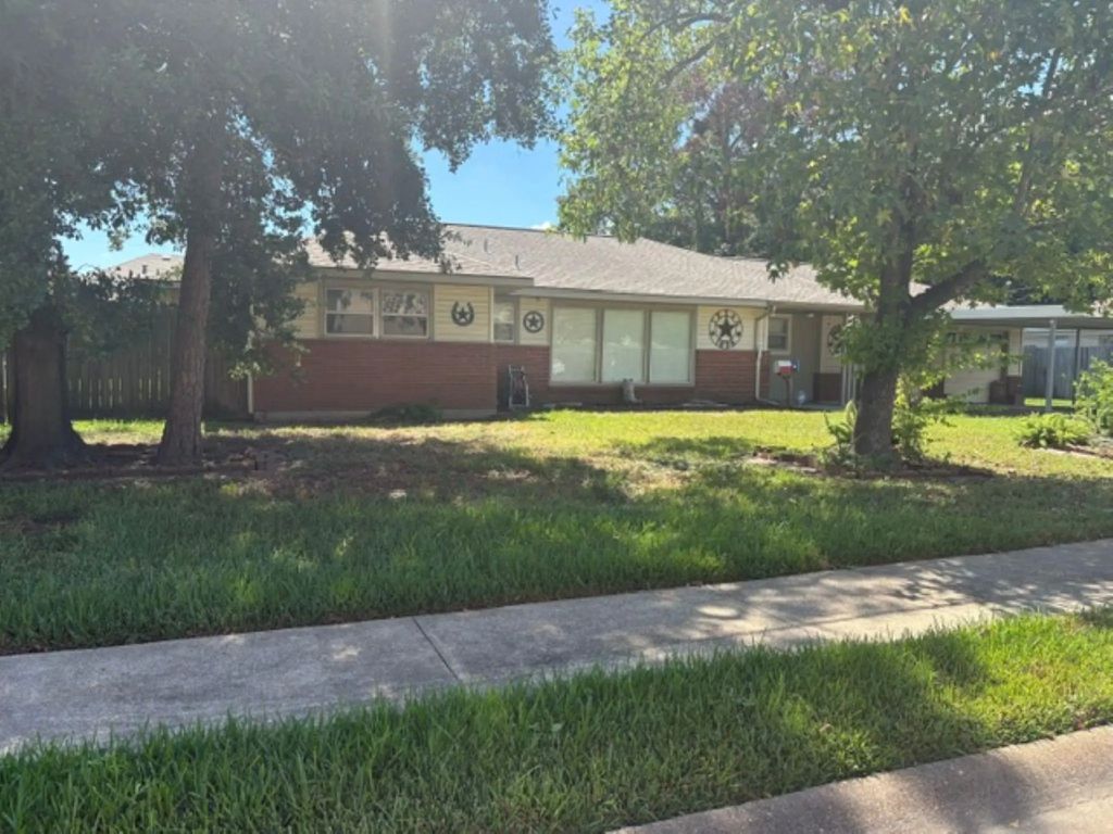 116 W 5th Street, Deer Park