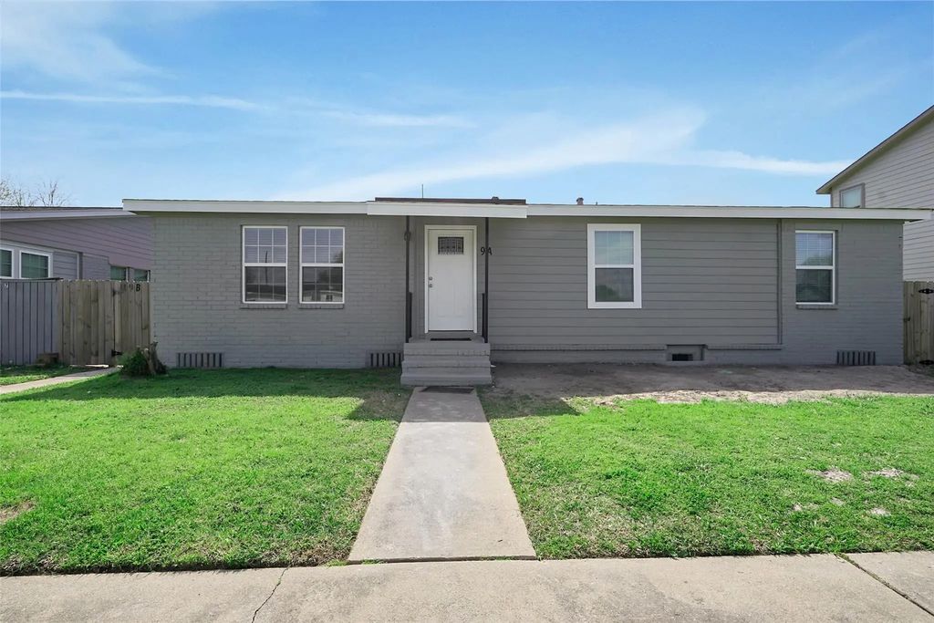 9 Becca Court A, Brookshire