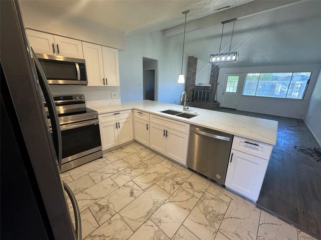 16818 Nina Drive, Friendswood
