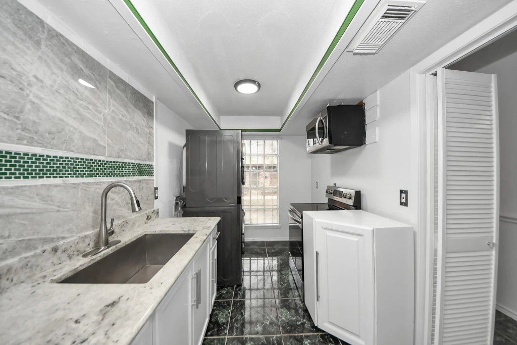 7954 Grove Ridge Drive, Houston