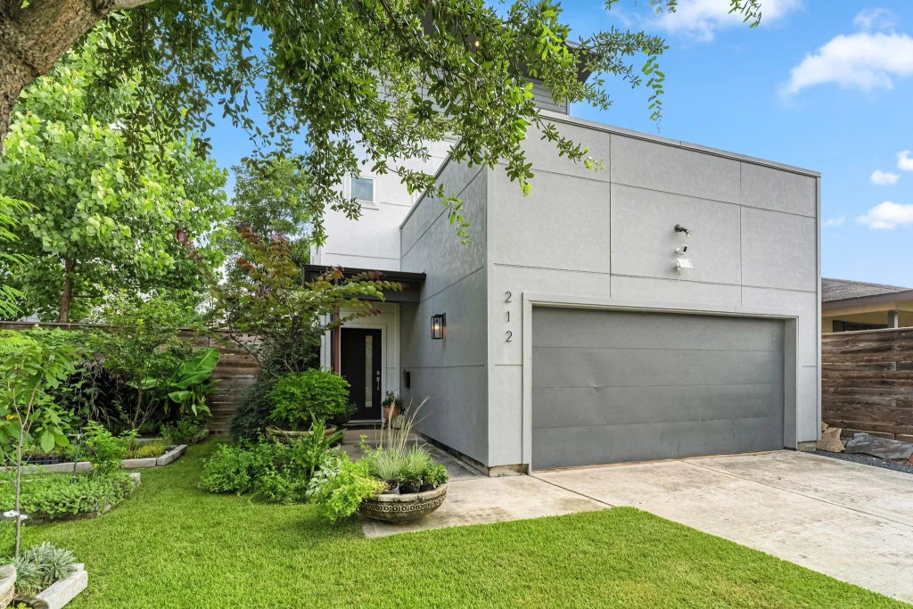 212 Pheasant Street, Houston