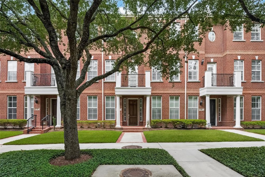 15 Islewood Boulevard, The Woodlands