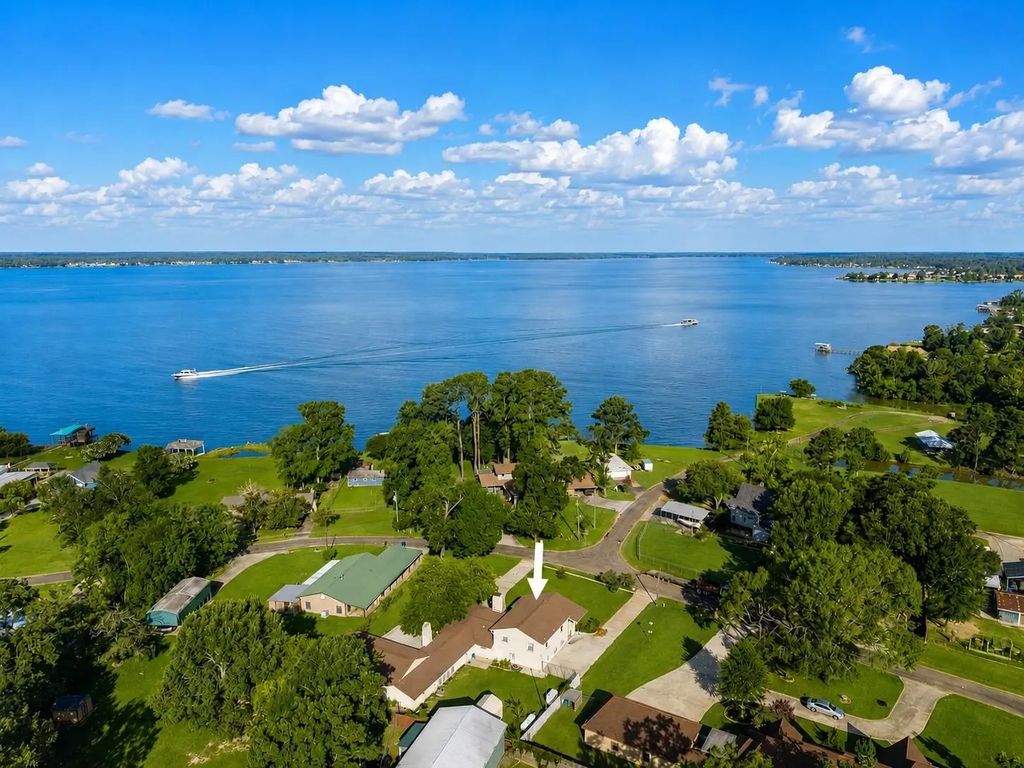 235 Lakeview Harbor, Onalaska