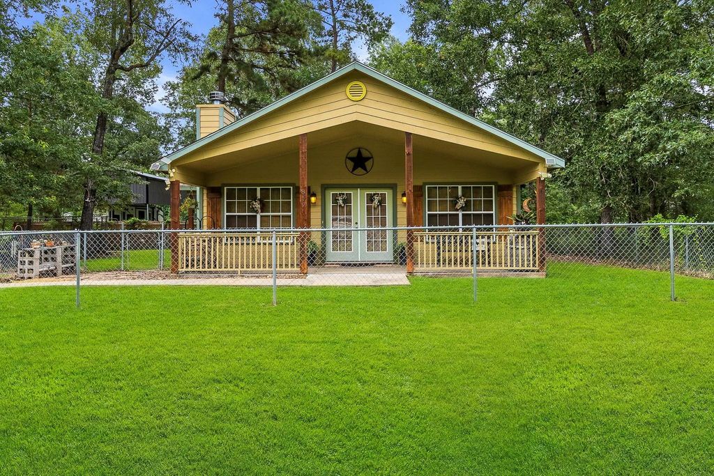 819 Hidden Oaks Drive, Point Blank