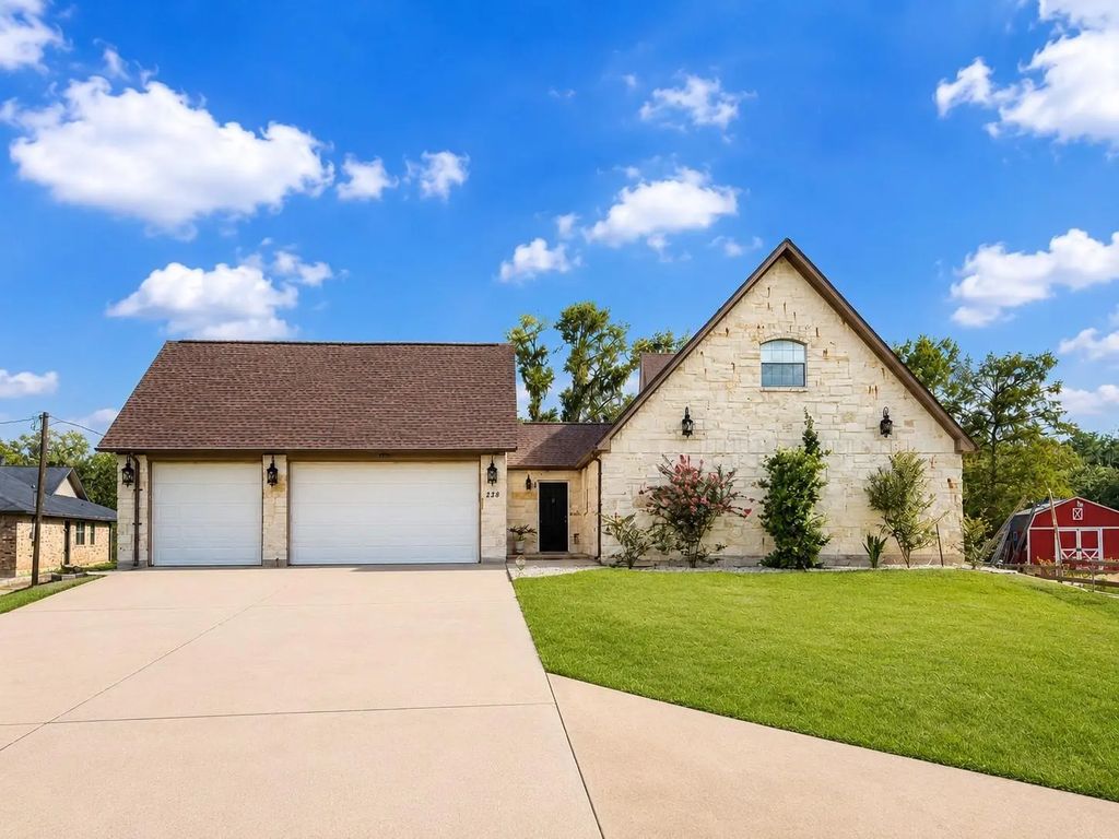 228 Fawn Trail, Lake Jackson