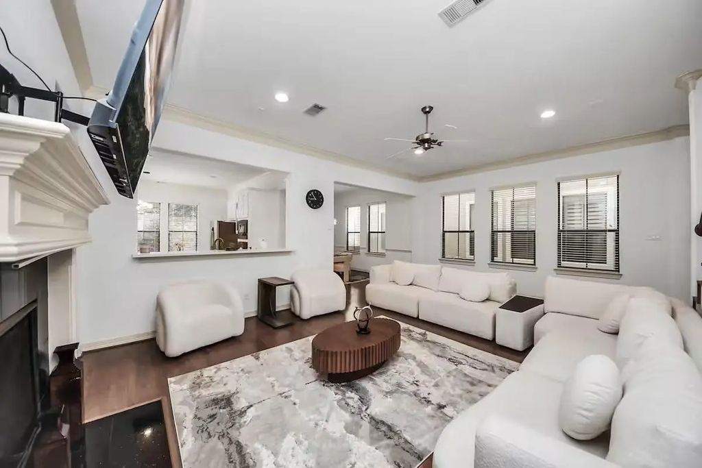 11631 Royal Oaks View, Houston
