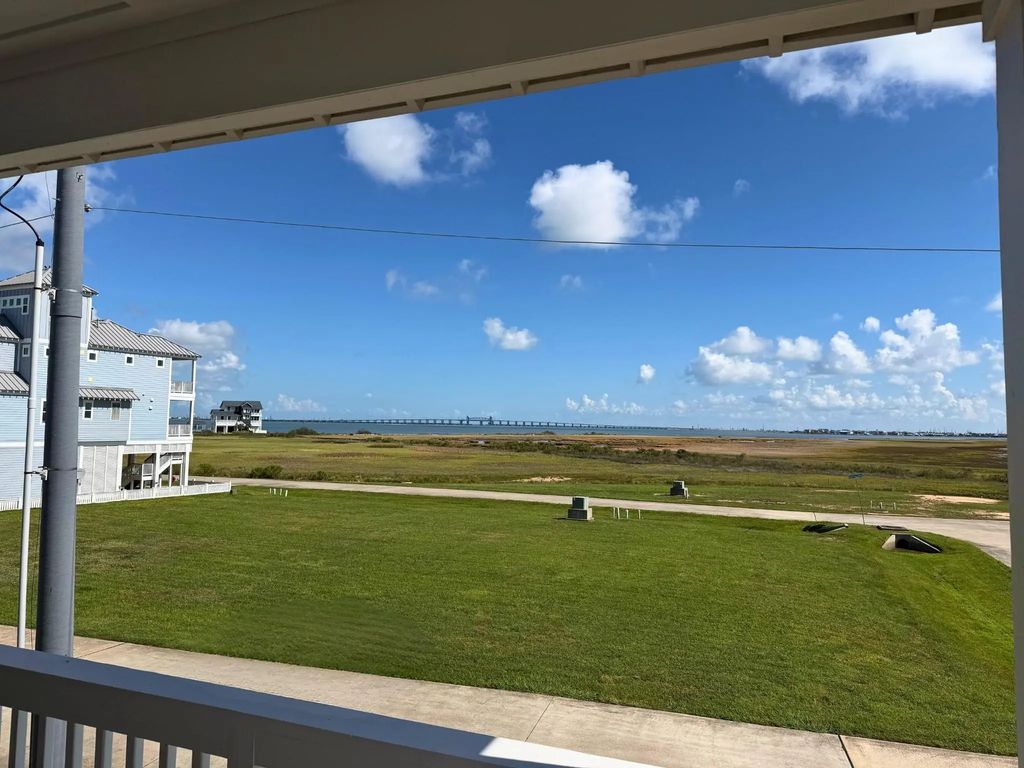 1627 Bay Pointe Drive, Galveston