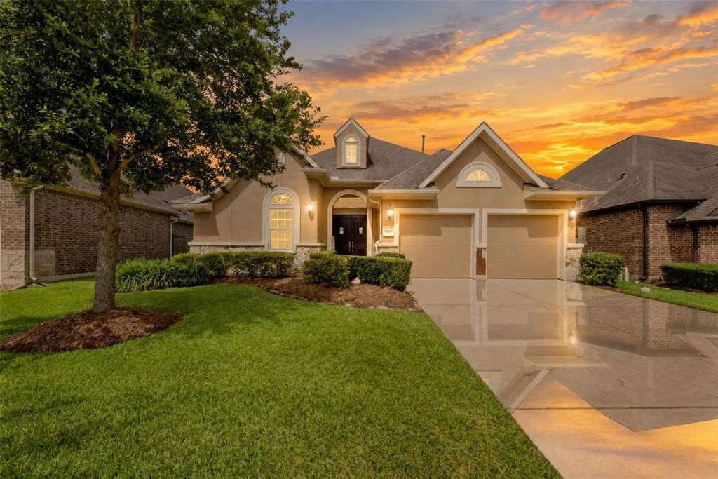2112 Nogalas Lane, League City