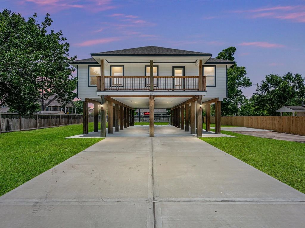 628 Oakdale Street, Shoreacres