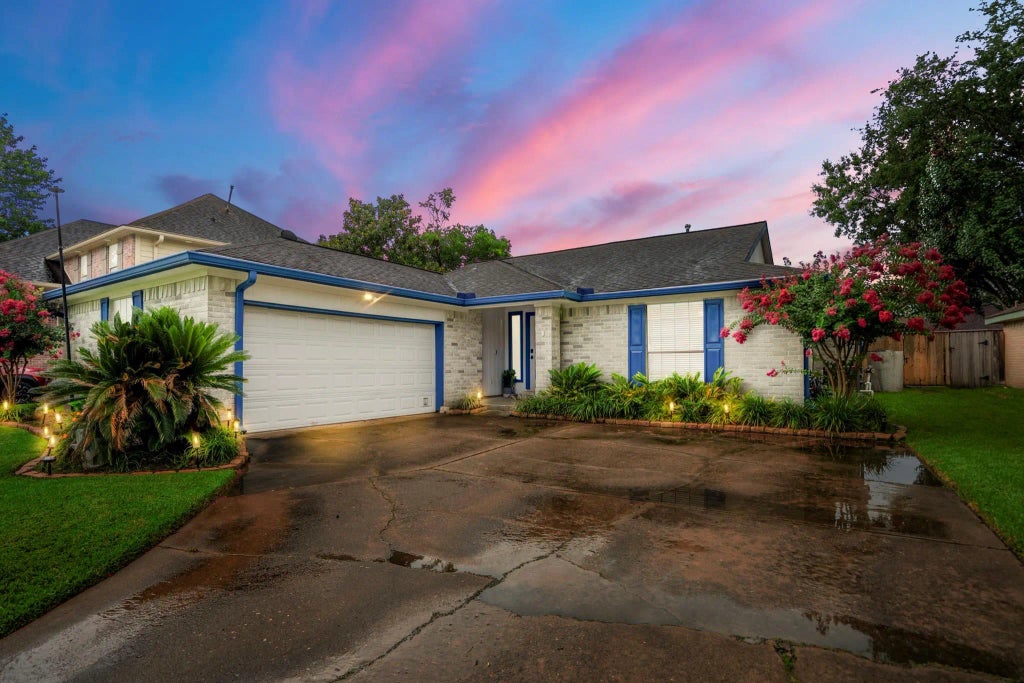 1003 Sugarfield Court, Sugar Land