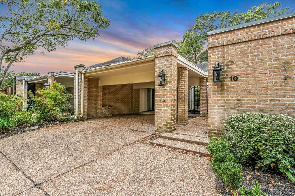 10 Woodstone Street, Houston