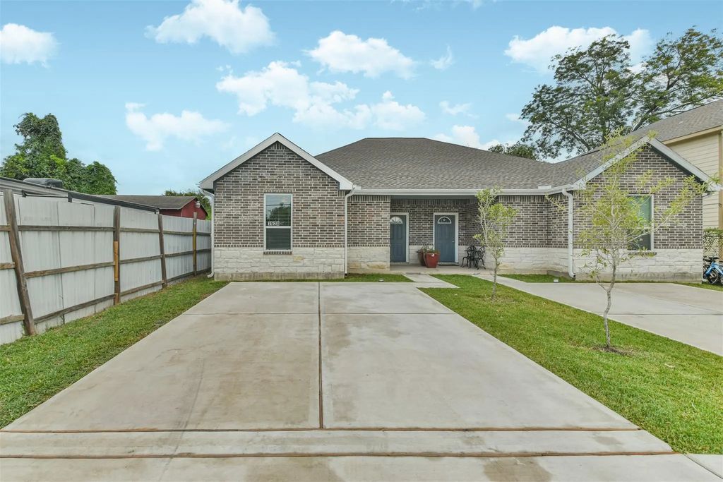 7524 E Maxroy Street B, Houston