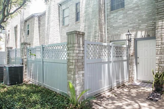 6000 Reims 4105, Houston