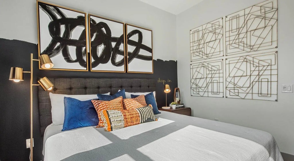 9330 Main Street 464, Houston