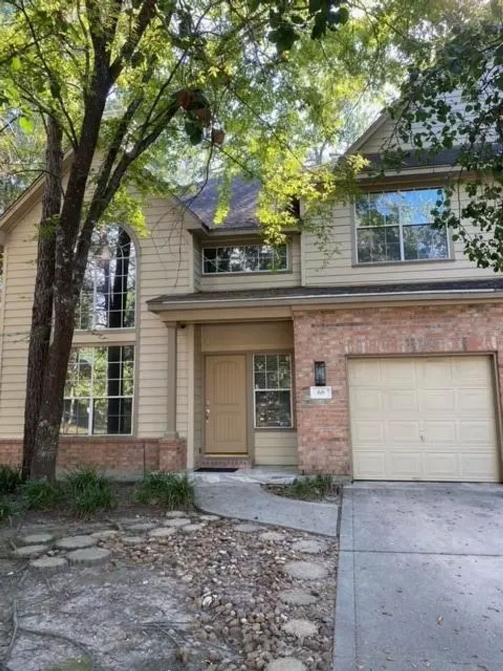 68 Lakeridge Court, The Woodlands