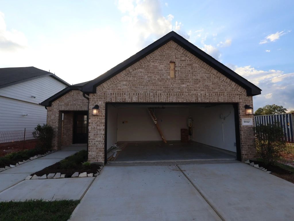 5930 Texas Sun Drive, Fulshear