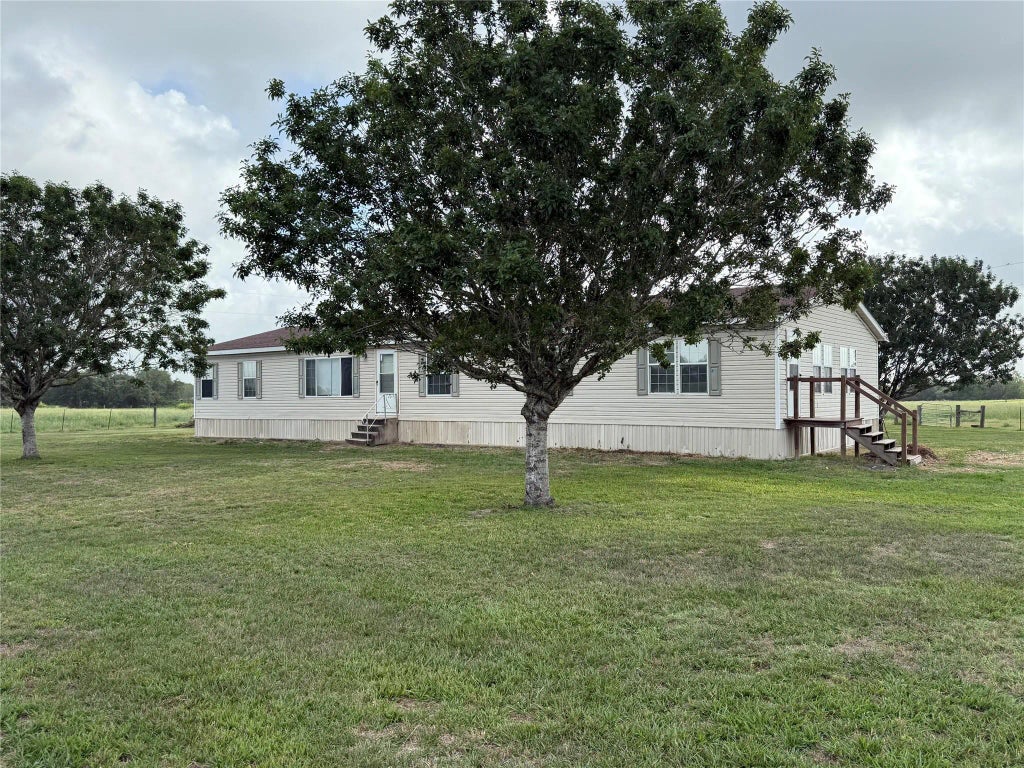 383 County Road 233, Hallettsville