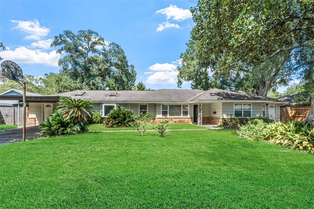 9346 Willowview Lane, Houston