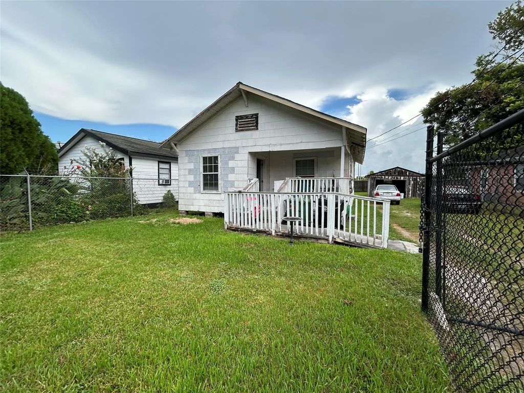10612 Exeter St, Houston