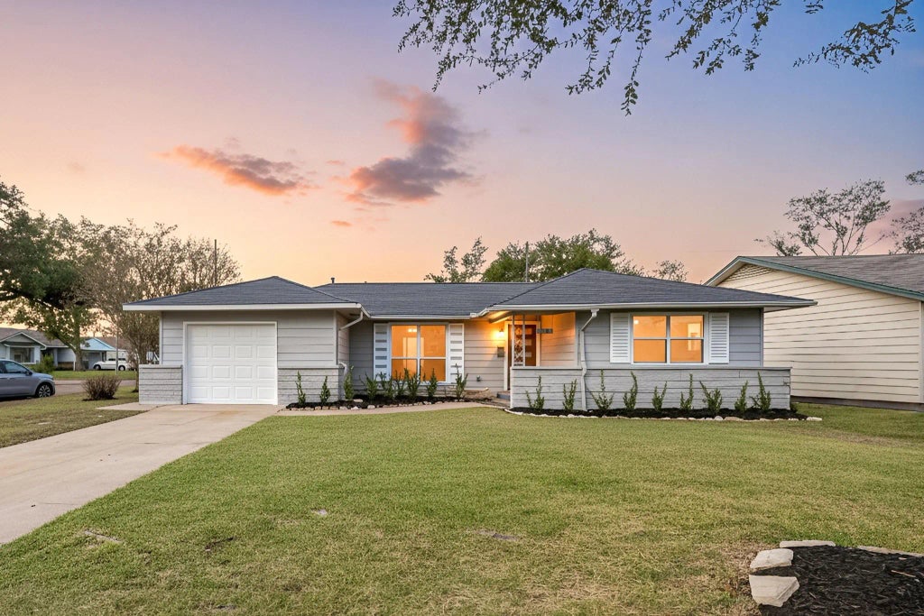 8646 Kempridge Street, Houston