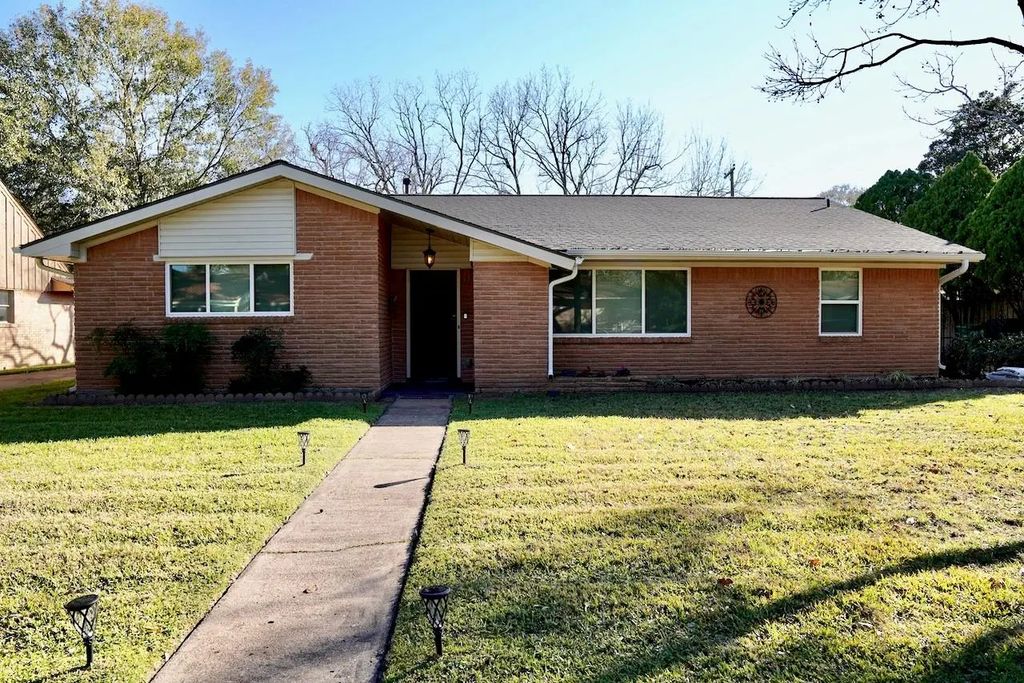5715 Portal Drive, Houston