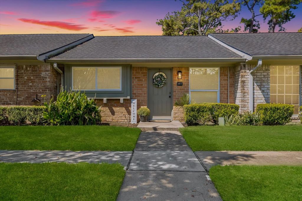 197 W Tri Oaks Lane 197, Houston
