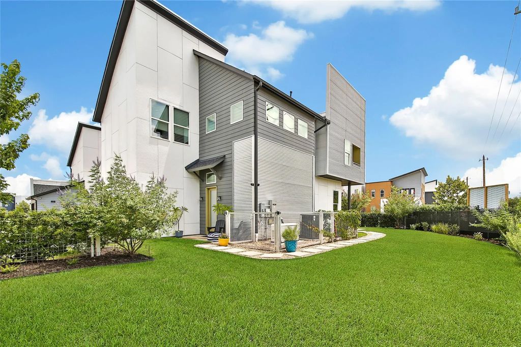 9847 Mocking Bird Hill Lane, Houston