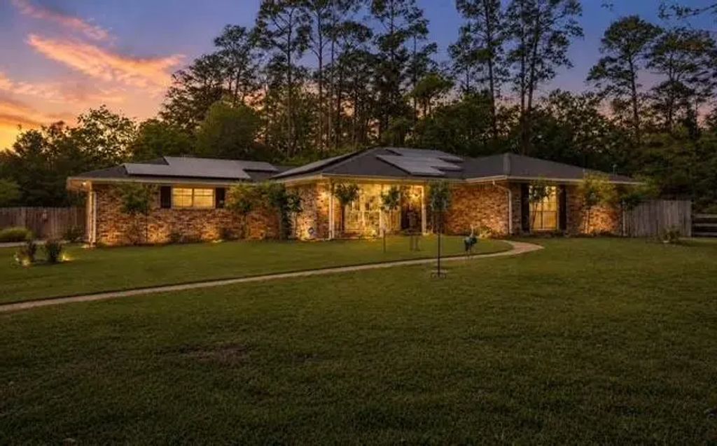 16701 Surrey Lane, Stagecoach
