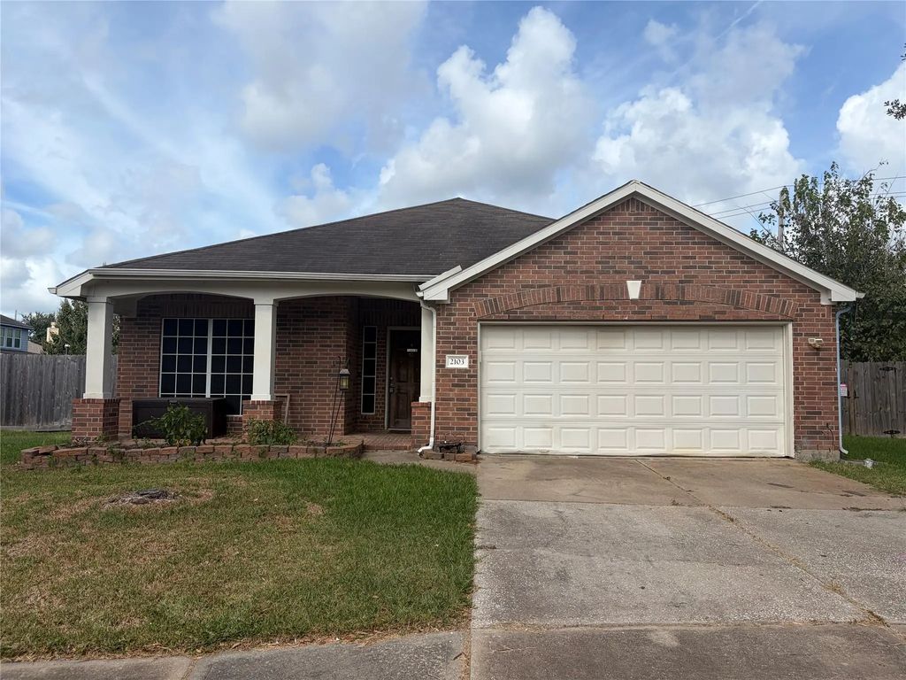 2103 Kingfisher Court, League City