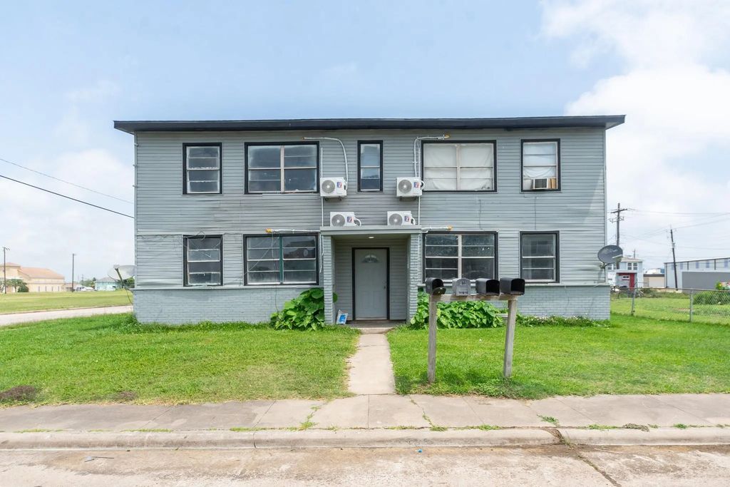 126 W 6th Street, Freeport