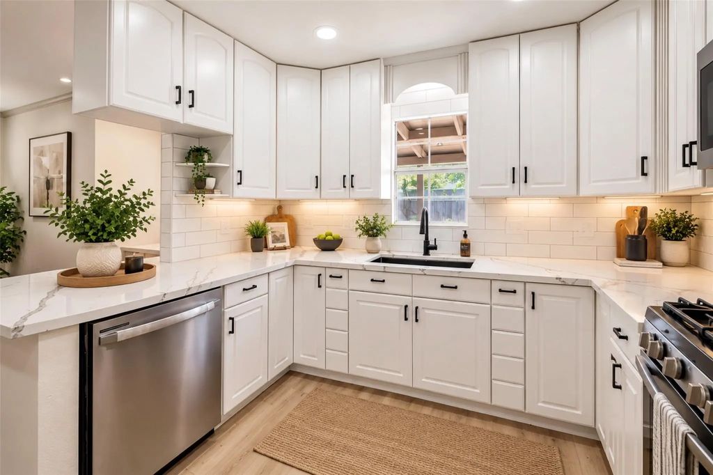 6638 Thornwall Street, Houston
