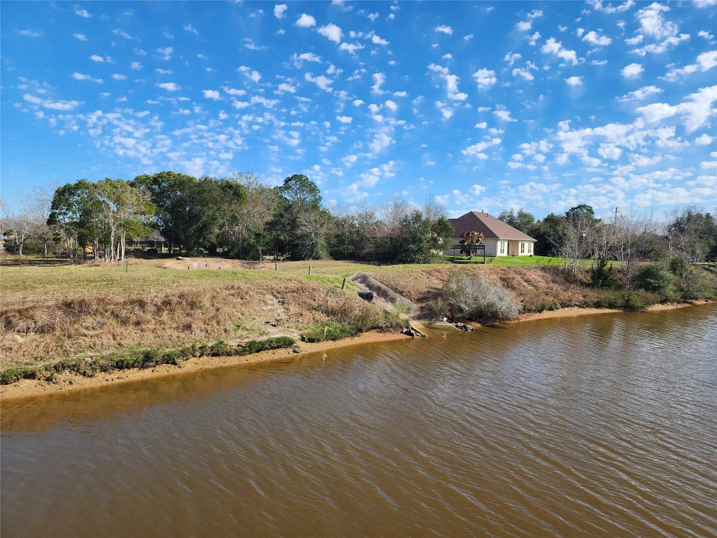 9015 Schiro Road, Hitchcock