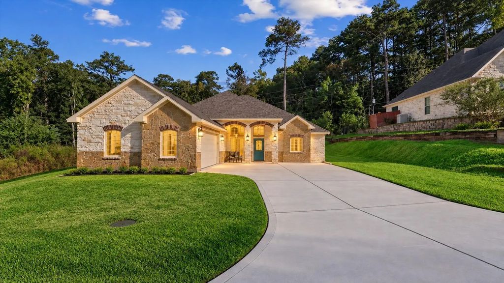 2504 W Green Briar Drive, Huntsville