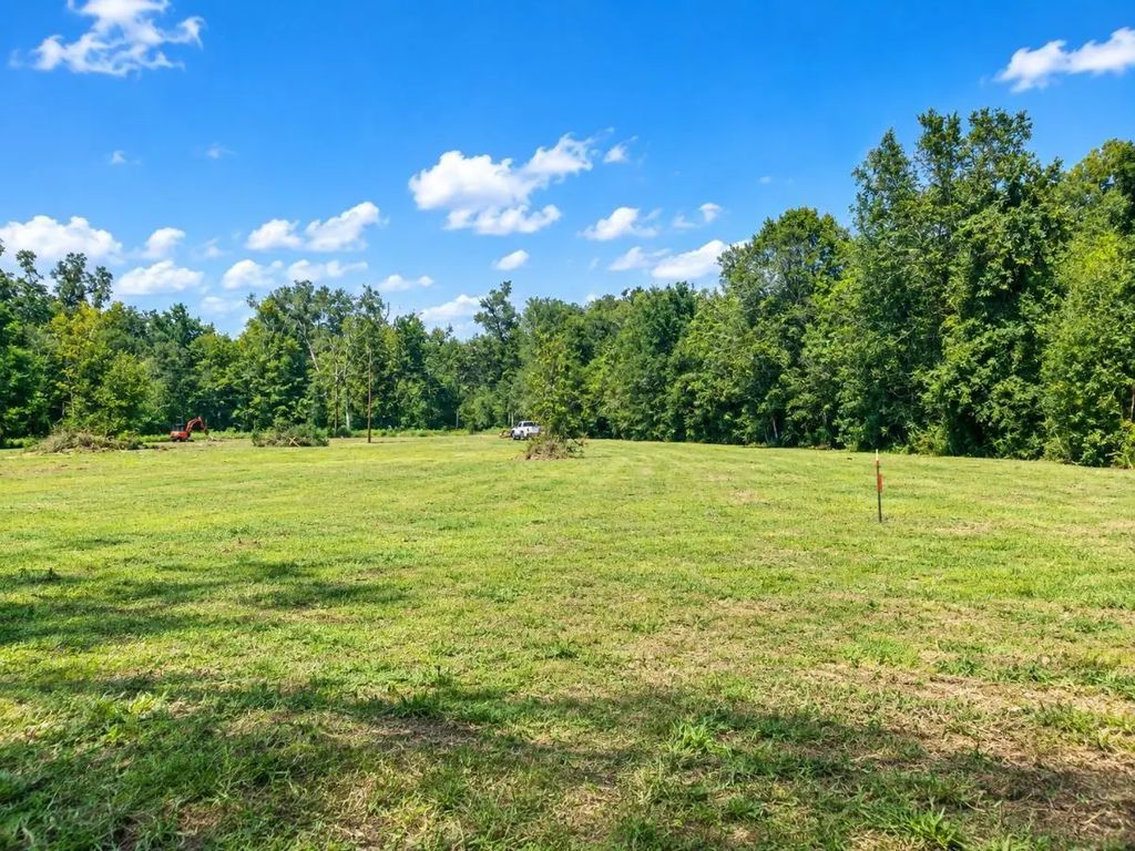 760 County Road 2112, Liberty