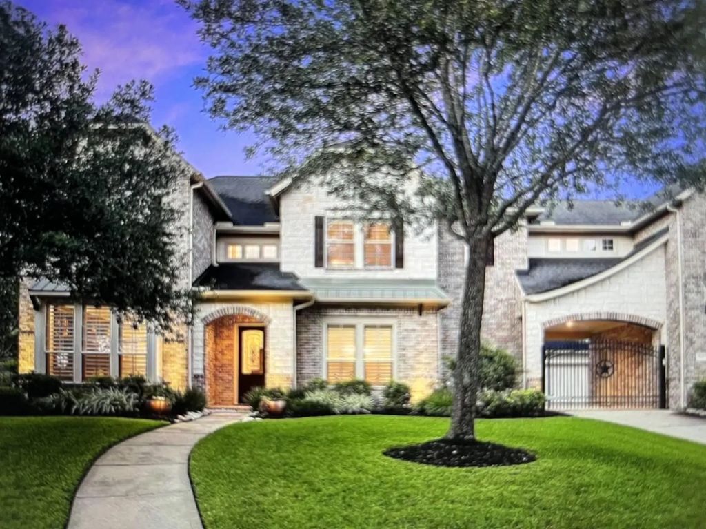 9607 Waters Lake Court, Missouri City