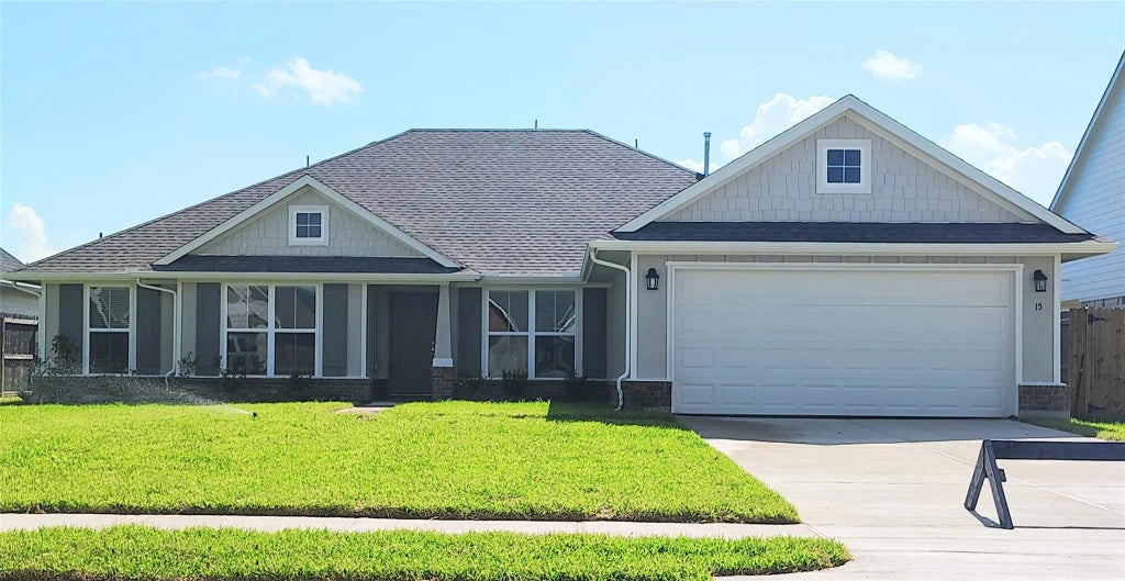 15 Gemstone Court, Angleton