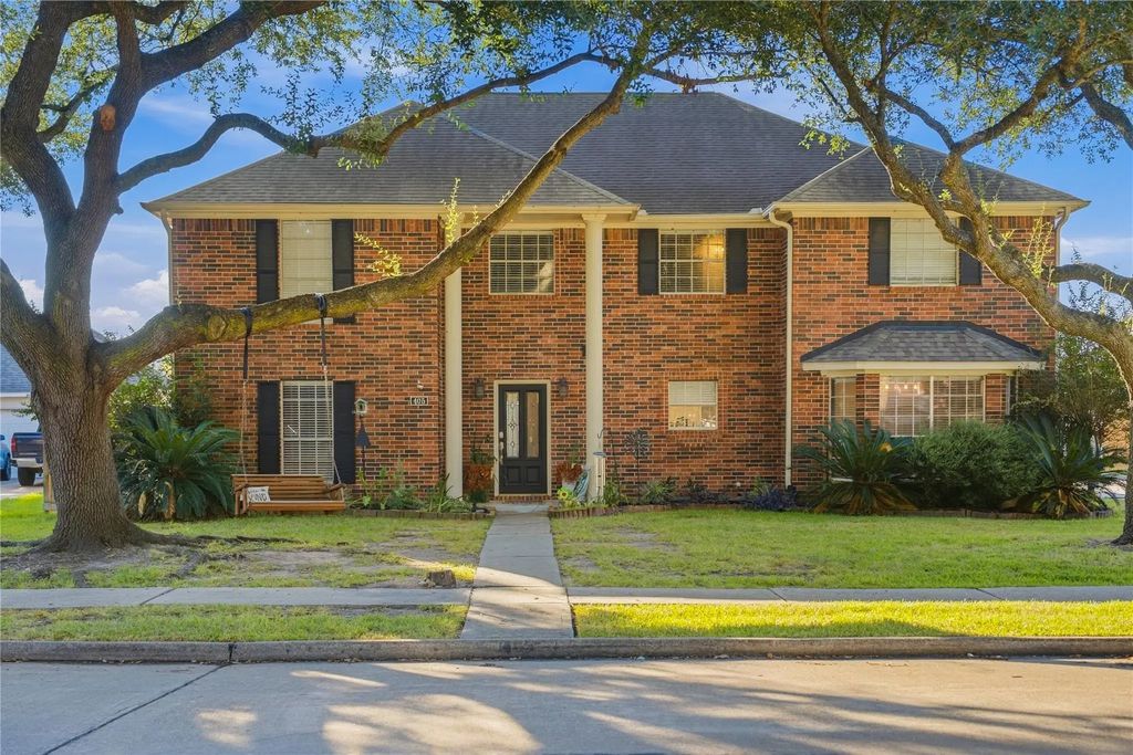 405 Regency Court, Friendswood