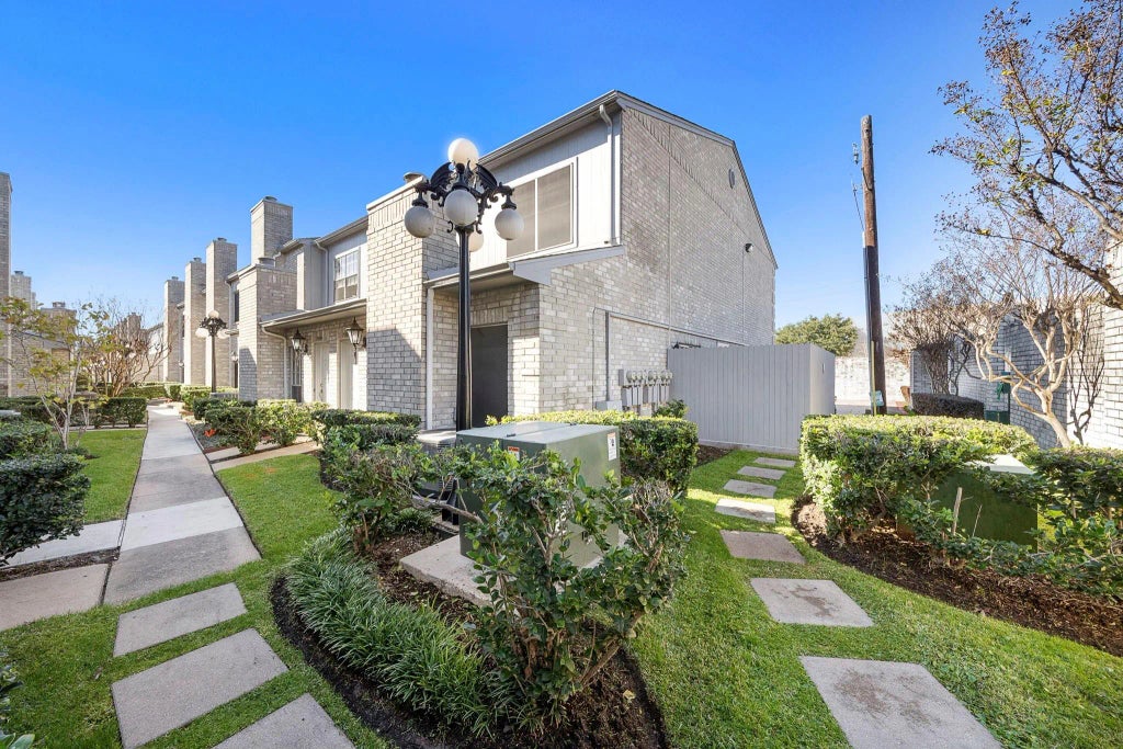 7396 Regency Square Court, Houston