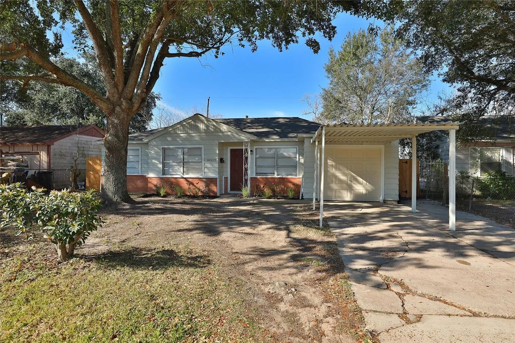 10322 Cathedral Drive, Houston