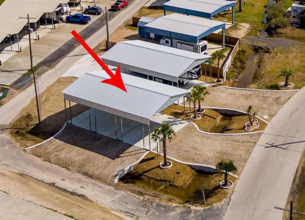 1067 Fisherman Drive N, Crystal Beach