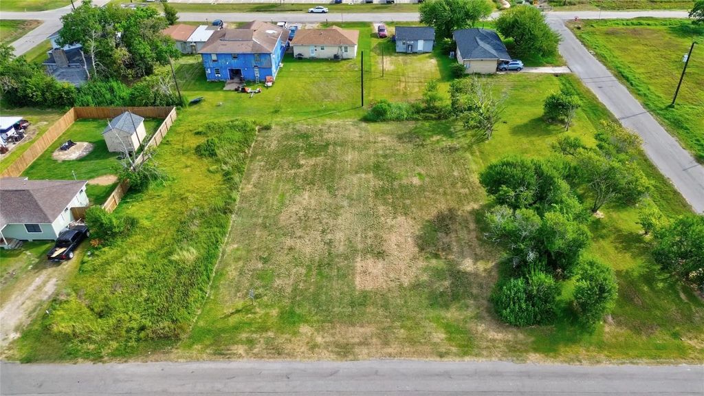 512 S Avenue G, Freeport