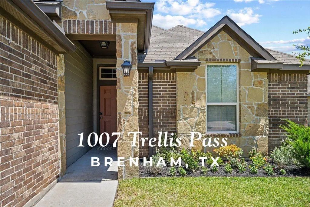 1007 Trellis Pass, Brenham