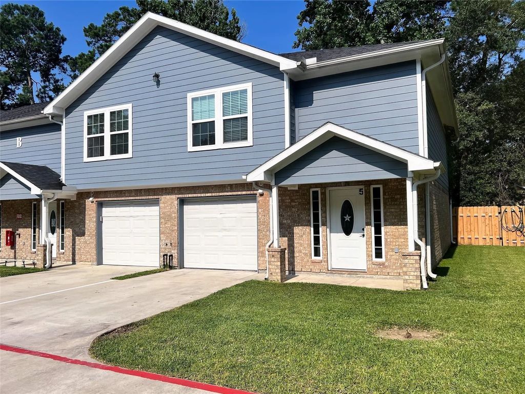 22262 Unit 11 Adams Street, Porter