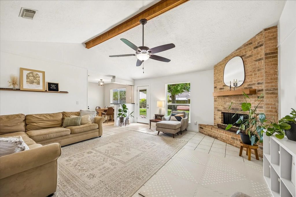 807 W Galveston Street, League City