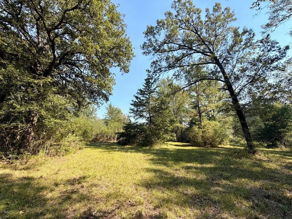 5 Ac Fm 542, Oakwood