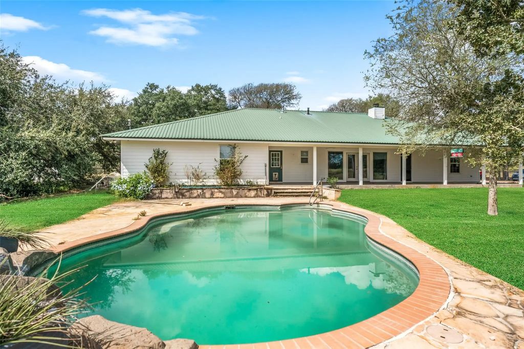 2373 County Road 248, Schulenburg