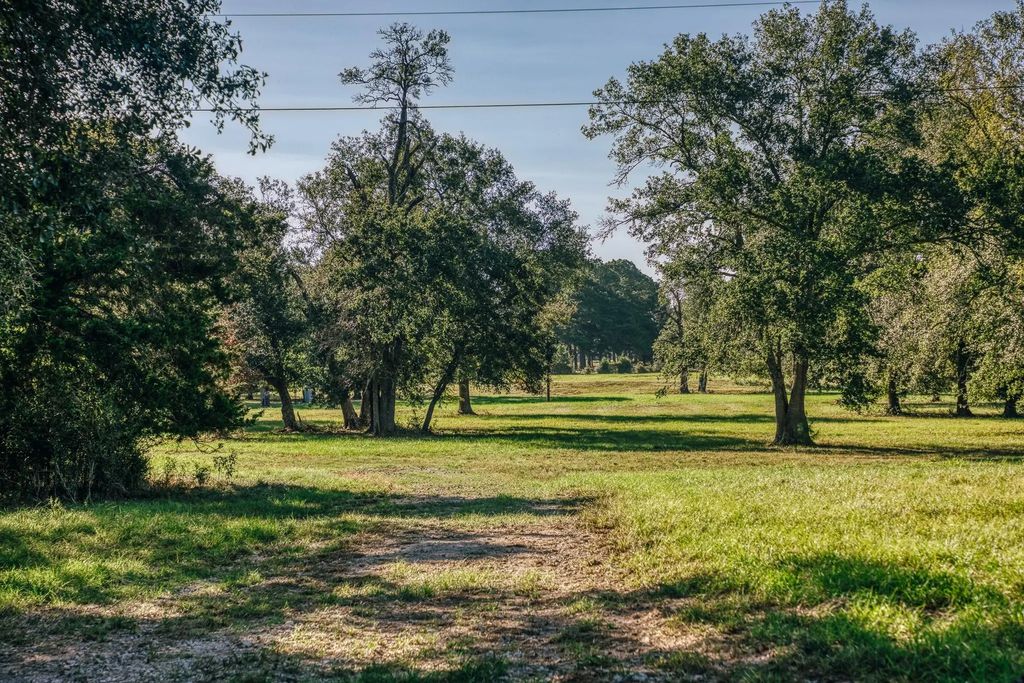 7846 County Road 227, Bedias